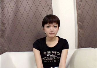 フリーターをしている美尻で美脚の素人のAV動画 新田知佳25歳